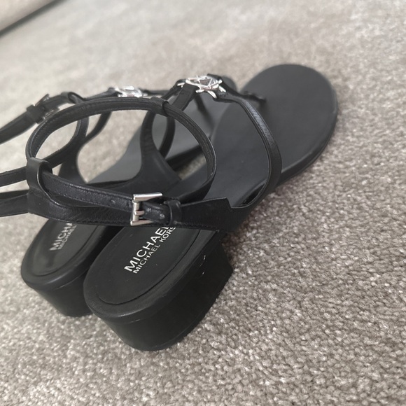 Micheal Kors black leather sandals with silver details - Picture 8 of 11